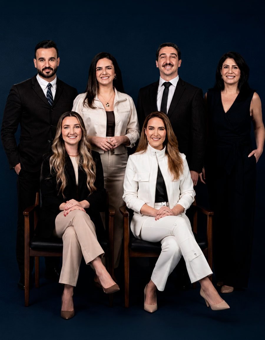 Retrato institucional da equipe de advogados do Rücker Curi